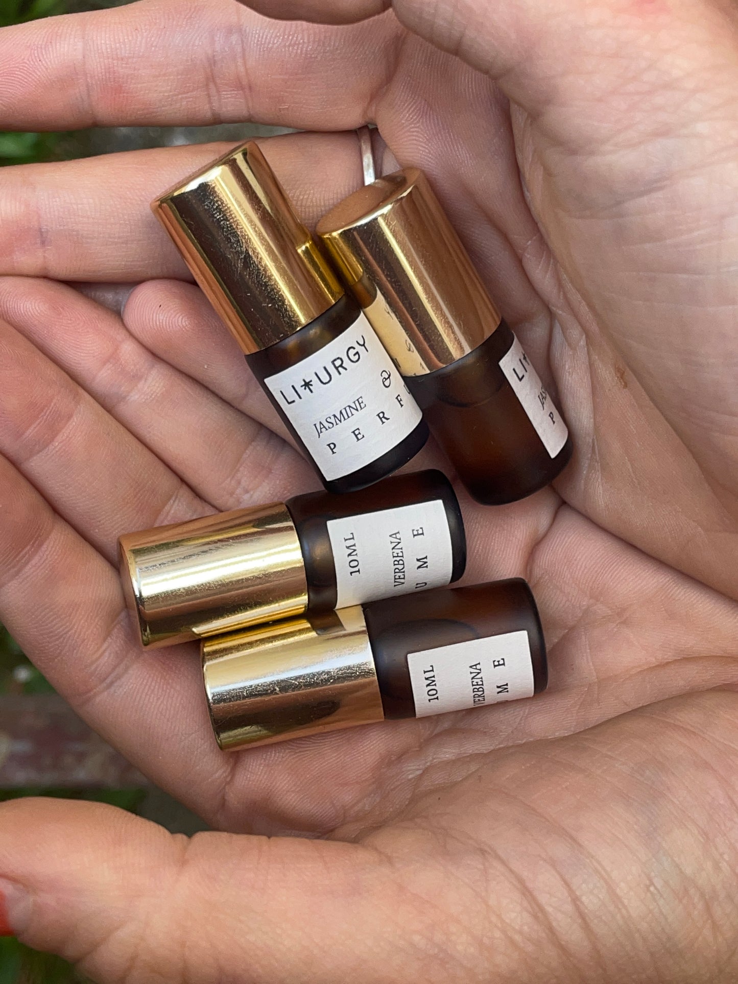 Roll On & Oil-Based Natural Perfumes