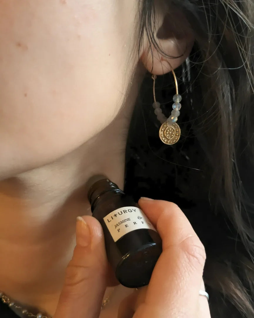 Roll On & Oil-Based Natural Perfumes