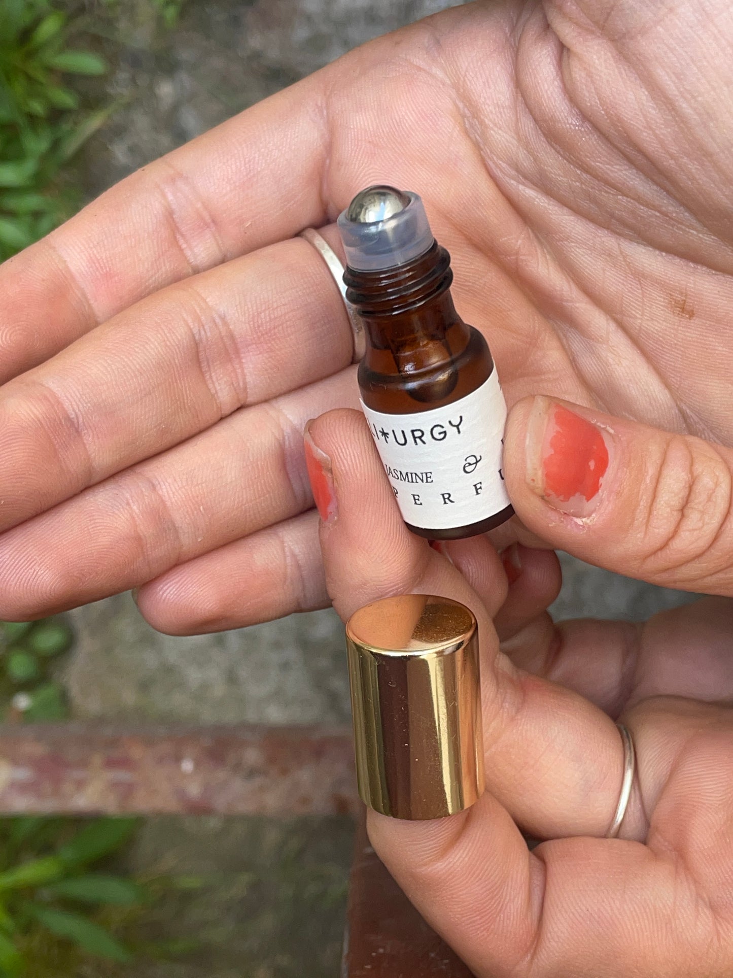Roll On & Oil-Based Natural Perfumes